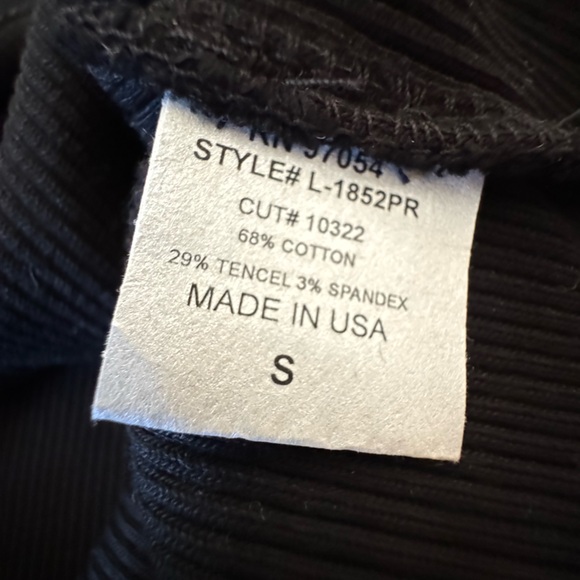 LANSTON black ribbed mock-neck long sleeve crop top - Picture 5 of 5